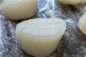 Sea scallops roe off