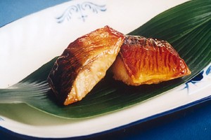 Roasted mackerel with salt